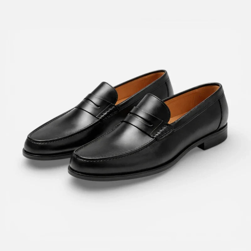 Mocassin En Cuir Noir Vernis à Talon