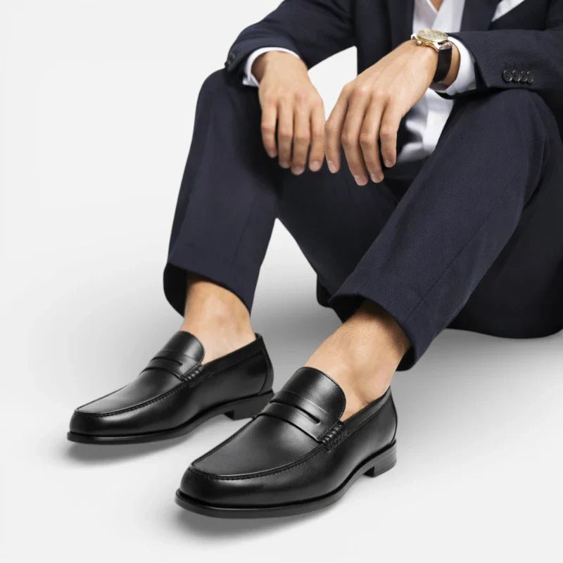 Mocassin En Cuir Noir Vernis à Talon