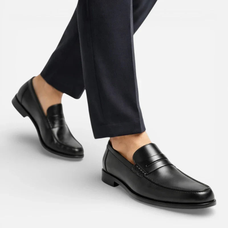 Mocassin En Cuir Noir Vernis à Talon