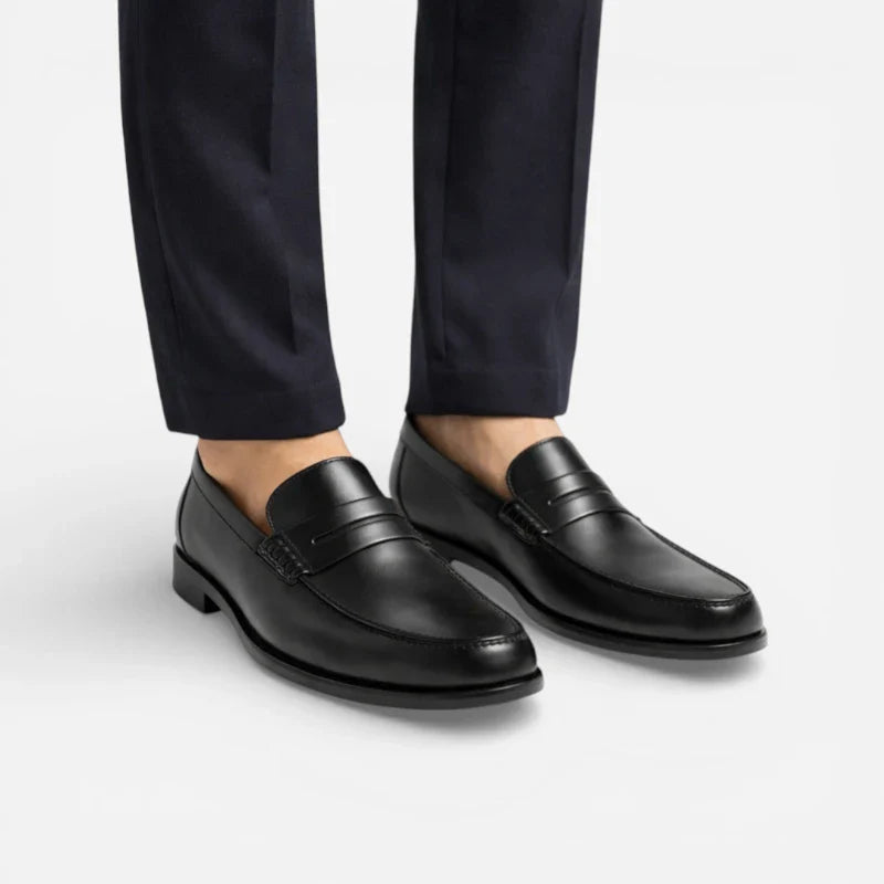 Mocassin En Cuir Noir Vernis à Talon
