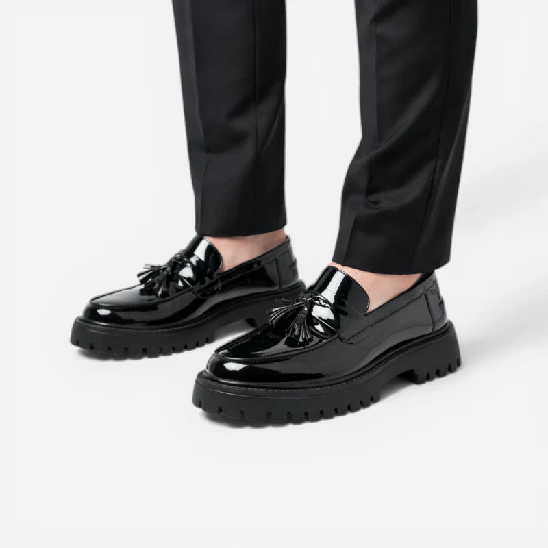Mocassin Compensé En Cuir Vernis Noir à Gland Pour Homme