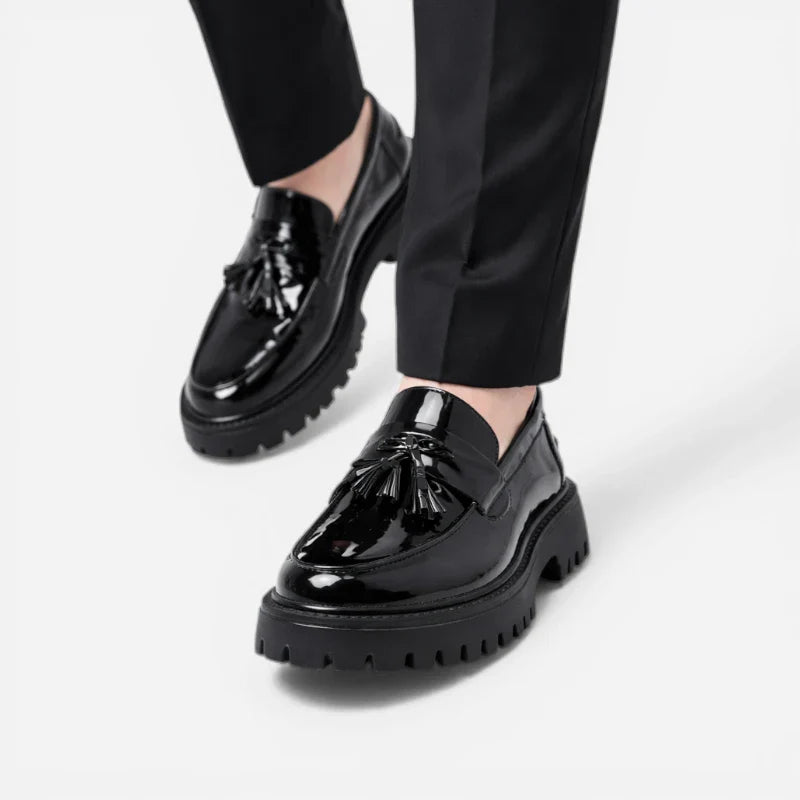 Mocassin Compensé En Cuir Vernis Noir à Gland Pour Homme