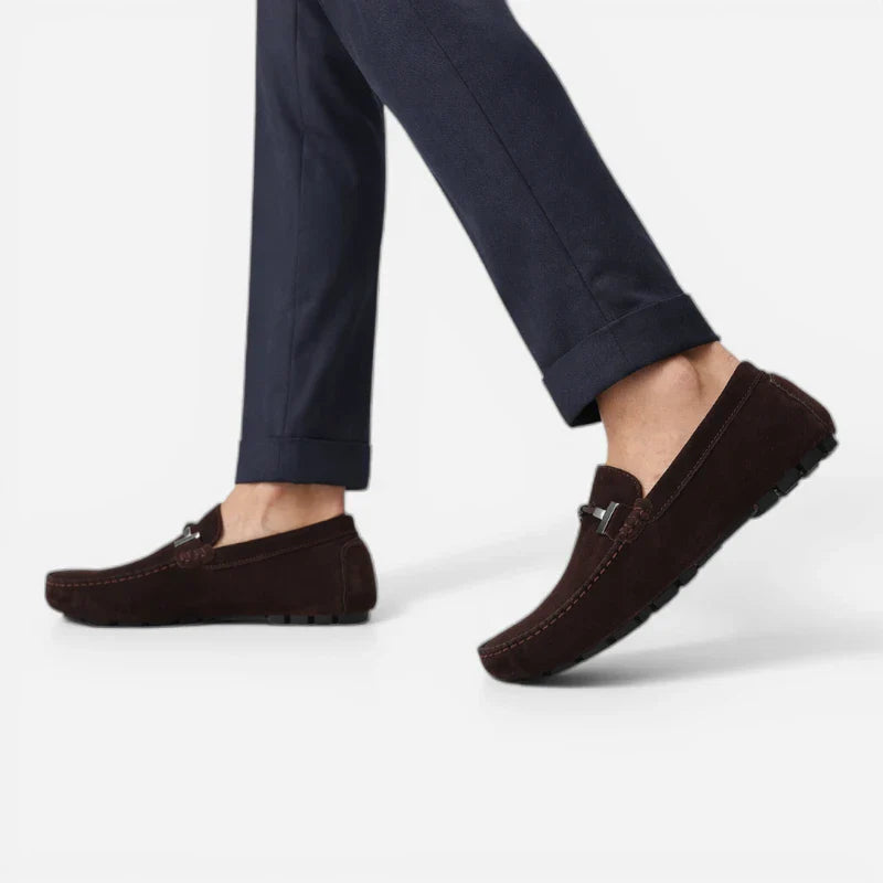 Mocassin En Daim Marron Foncé Avec Chaine Pour Homme