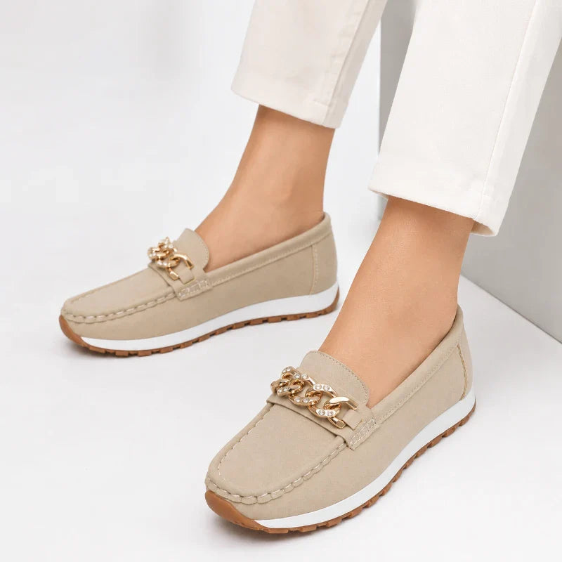 Mocassin Beige Compensé À Chaine Dorée