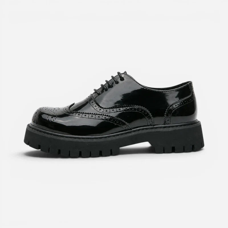 Mocassin Derby Plateforme Compensée Noir Vernis À Lacets Et Motifs Brogue