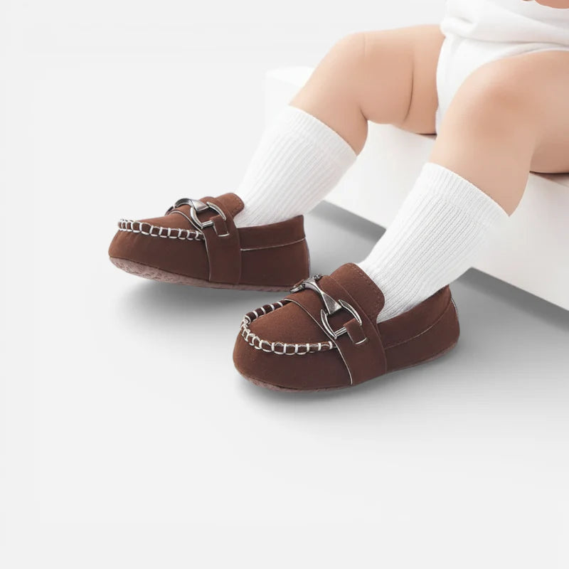 Mocassin Pour Bébé En Daim Marron Et Chainette