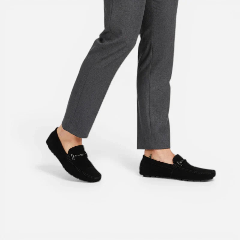 Mocassin En Daim Noir Avec Chaine Pour Homme