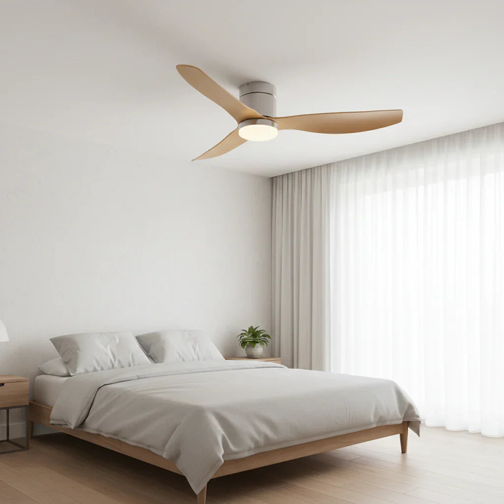 Arcturus | Ventilateur LED intégrée argent et bois clair